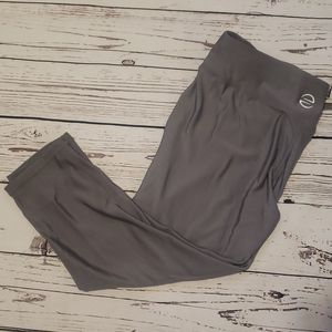 Sunday Oasis Capri Leggings